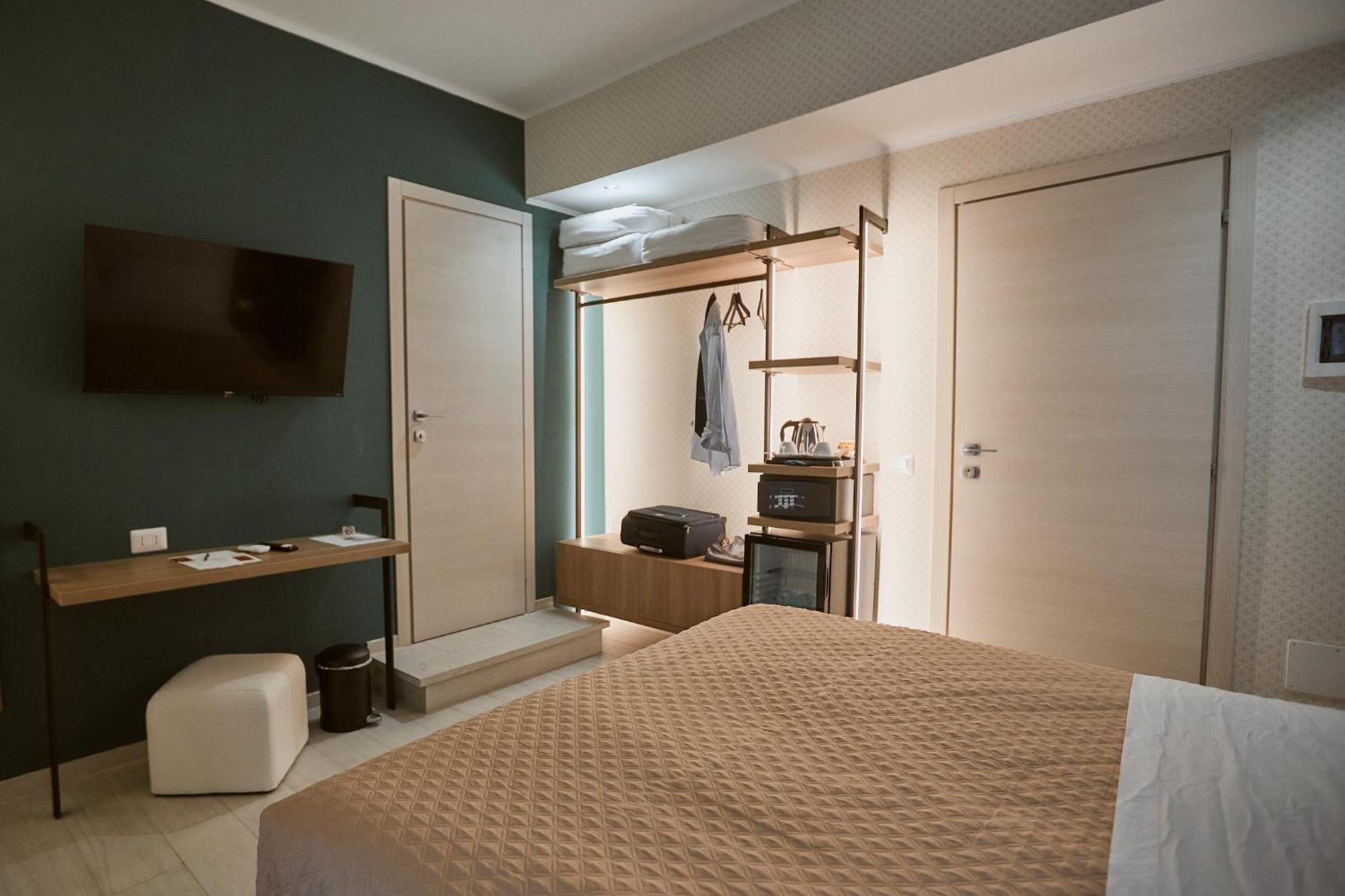 Castrichella Boutique Hotel Rome Airport Фьюмичино Экстерьер фото