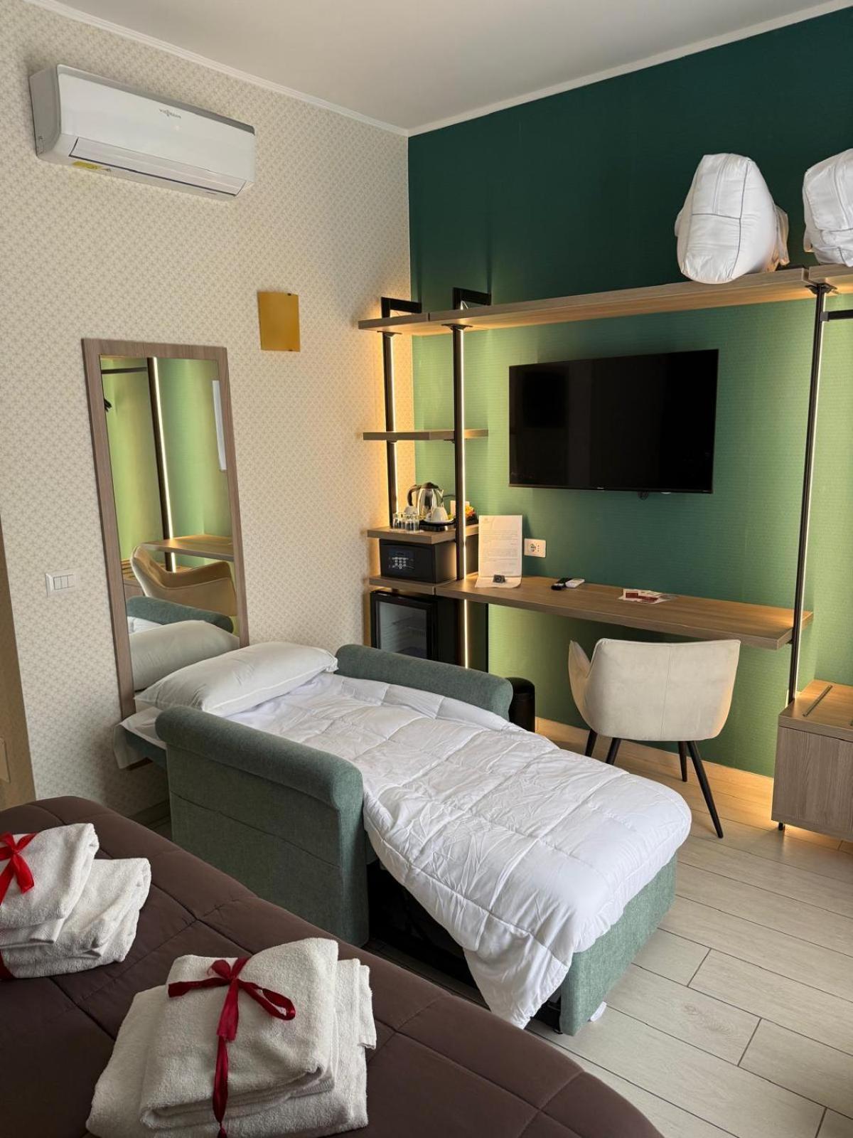 Castrichella Boutique Hotel Rome Airport Фьюмичино Экстерьер фото